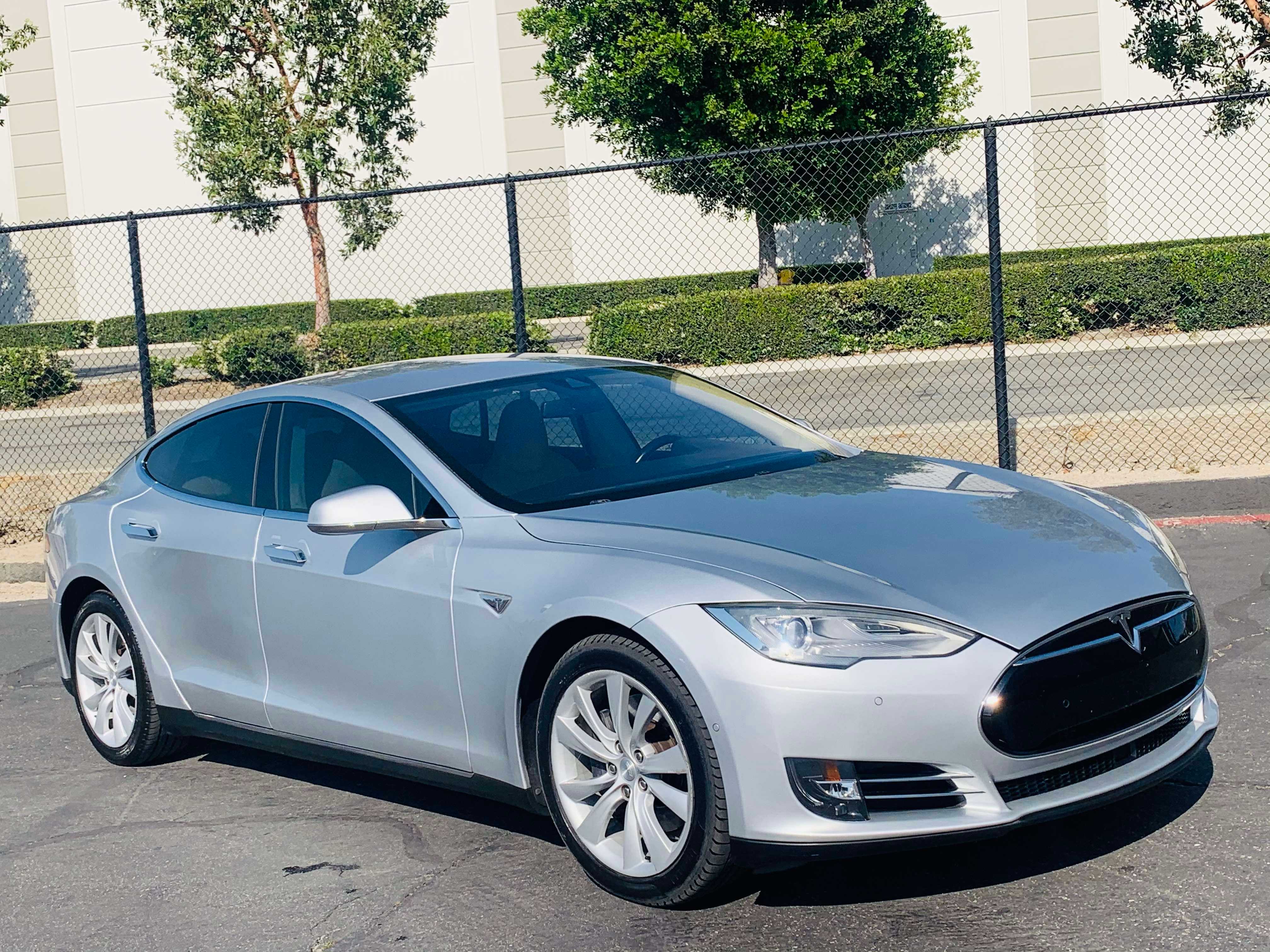 Tesla Model S Image 7