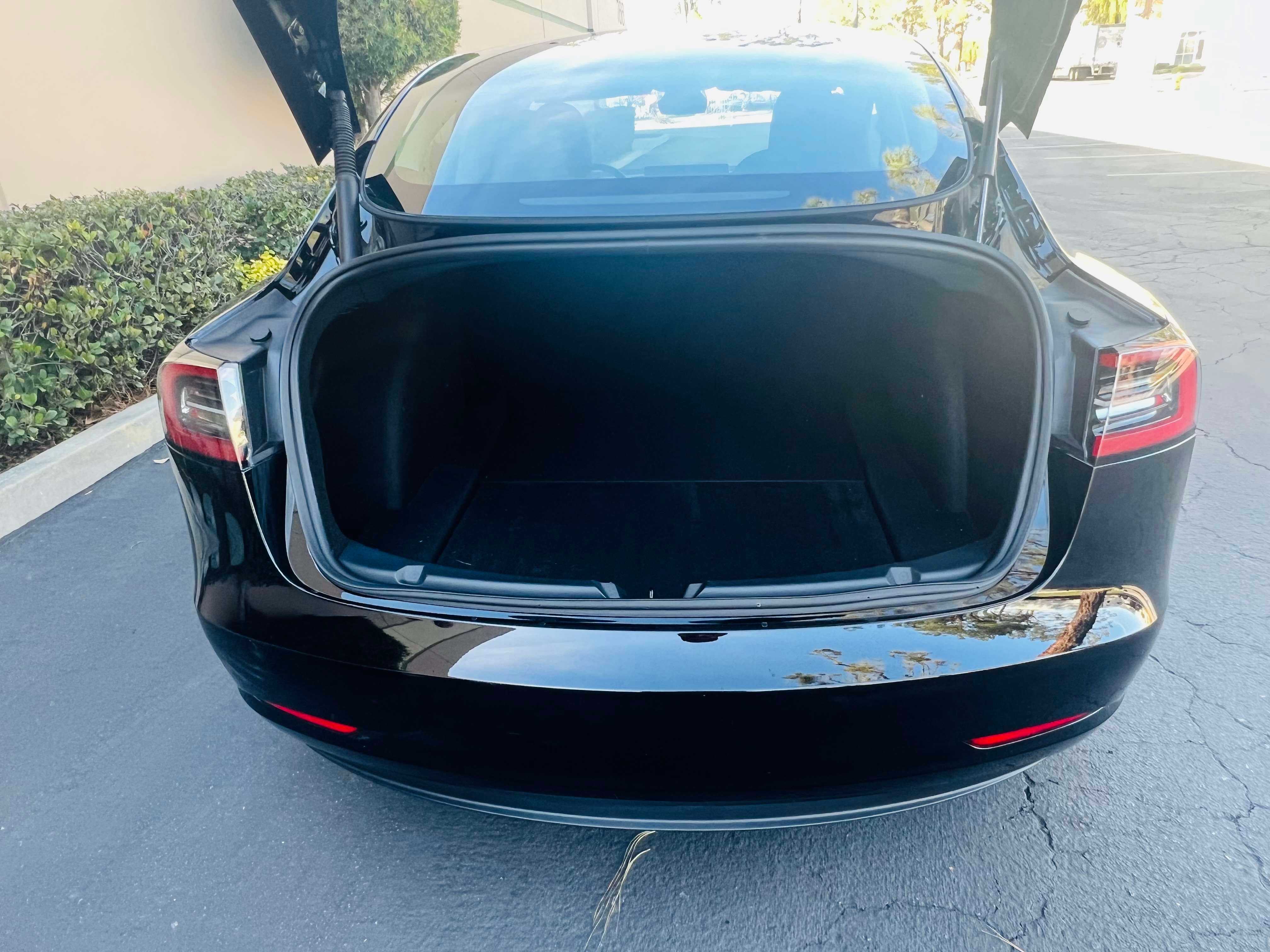 Tesla Model 3 Image 9